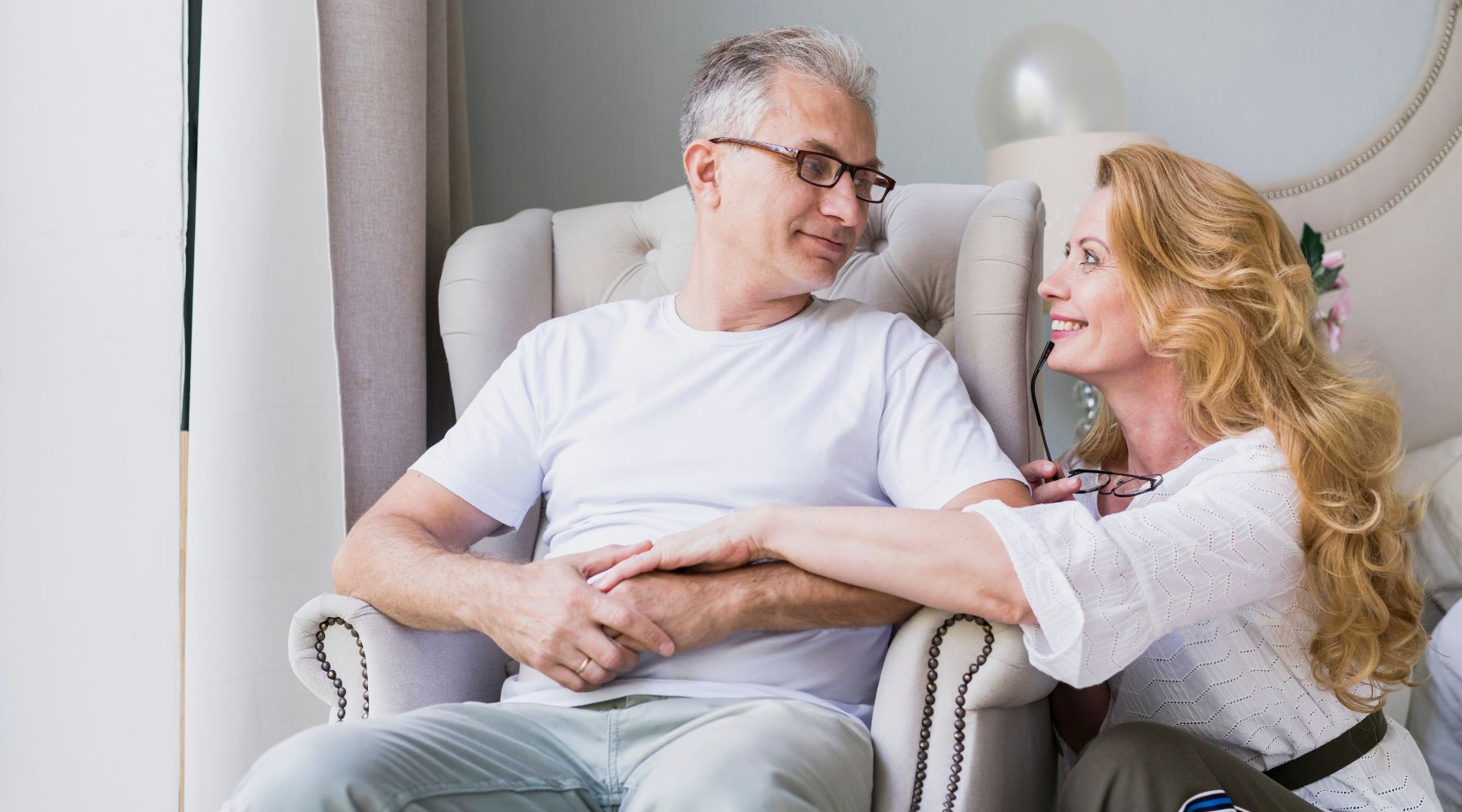 elderly couple looking happy while enjoying a recline lift chair